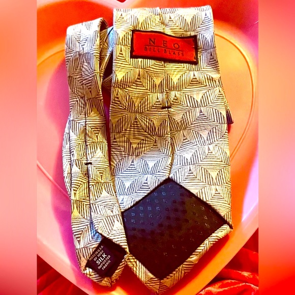 Neo BILL BLASS Geometrical Silk Tie - Picture 4 of 5